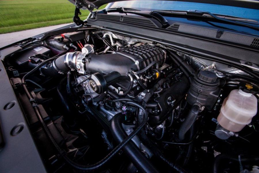 Моторный отсек Cadillac Escalade HPE550 Supercharged by Hennessey Performance 2014 года  (фото 15 из 16)